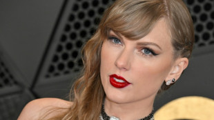 Música de Taylor Swift transforma pub de Londres em point de fãs da cantora