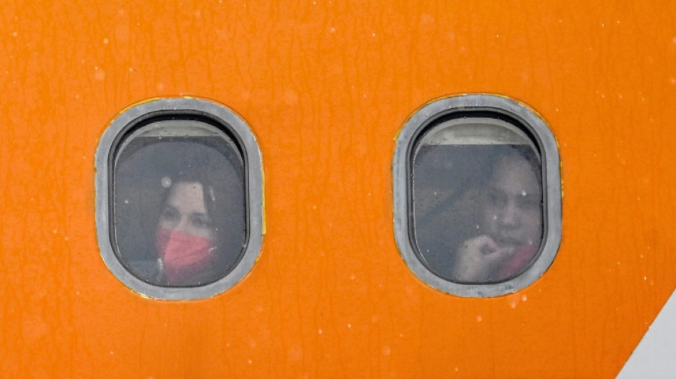 Menina de dois anos separada dos pais nos EUA chega &agrave; Venezuela