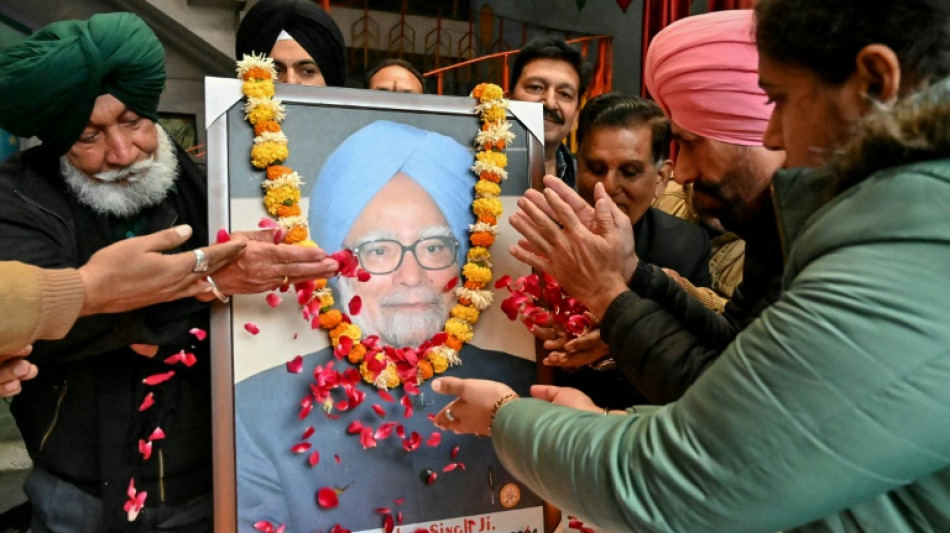 Trauernde versammeln sich in Neu Delhi zu Staatsbegr&auml;bnis von Ex-Premier Singh