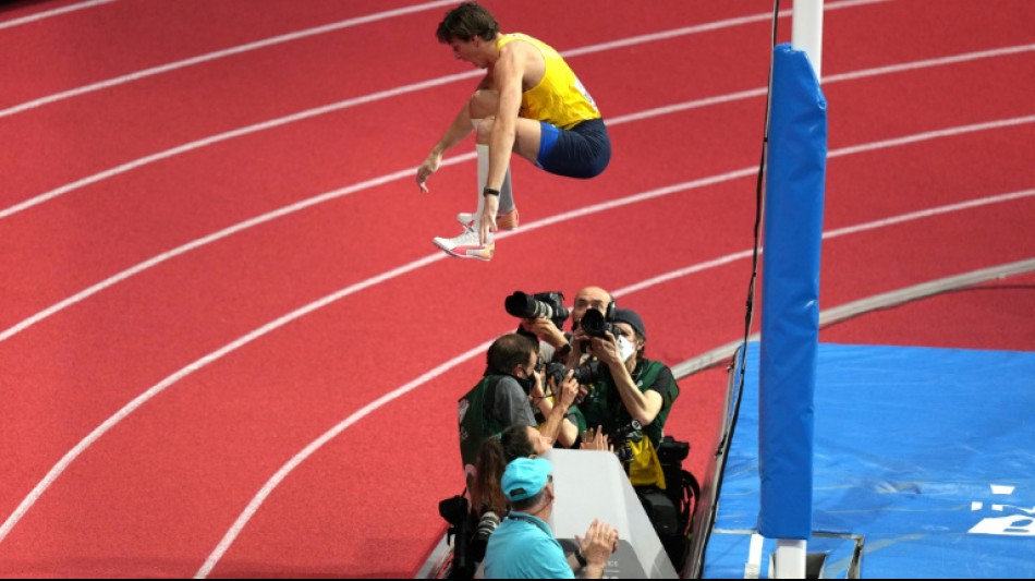 Athlétisme: Duplantis s'arrête à 6,02 m à la perche à Doha