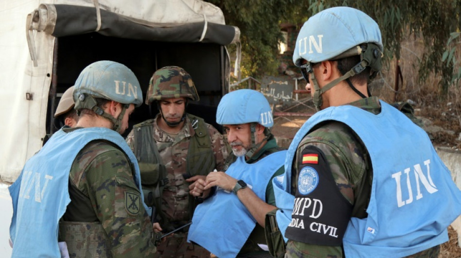 Los cascos azules "permanecer&aacute;n en sus posiciones" en L&iacute;bano, dice jefe de fuerzas de paz de ONU
