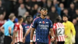 Arsenal sofre empate no fim contra Sunderland (2-2) mas ainda lidera Premier League