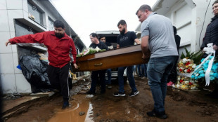 Comunidades golpeadas por cicl&oacute;n entierran a sus v&iacute;ctimas en el sur de Brasil