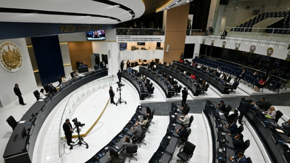 Congresso de El Salvador alinhado a Bukele aprova reelei&ccedil;&atilde;o presidencial indefinida