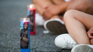 Policial &eacute; condenado por morte de jovem negro desarmado nos EUA