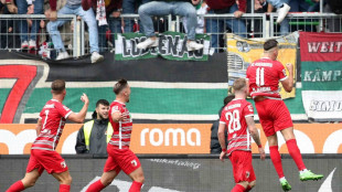 Berisha beglückt Augsburg: Nächster Dämpfer für Leverkusen