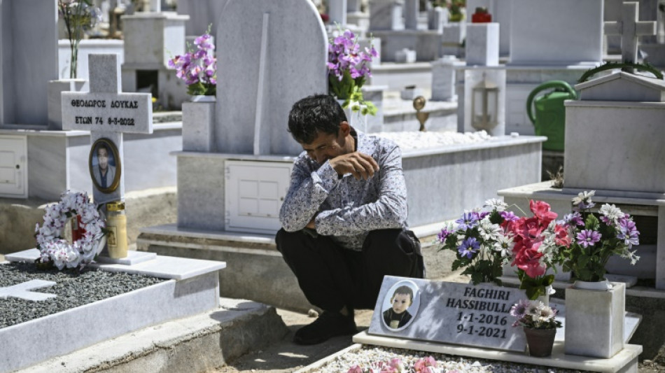 Muslim refugees in Athens seek own cemetery