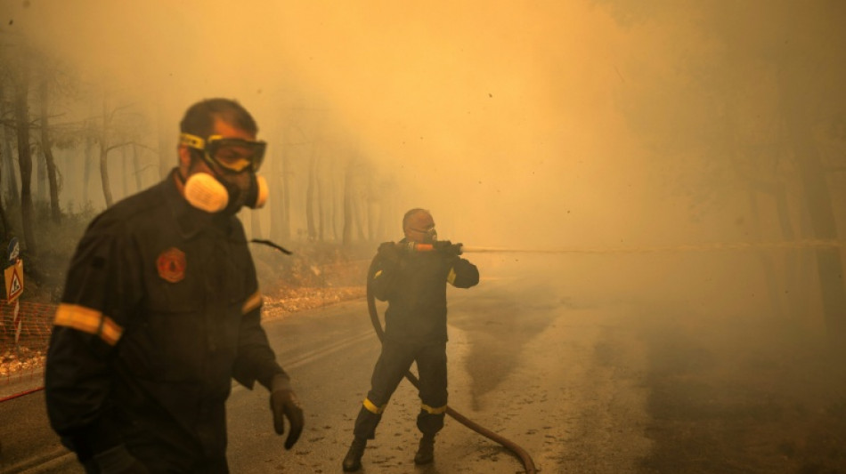 Fire toll mounts in Greece as blazes spread