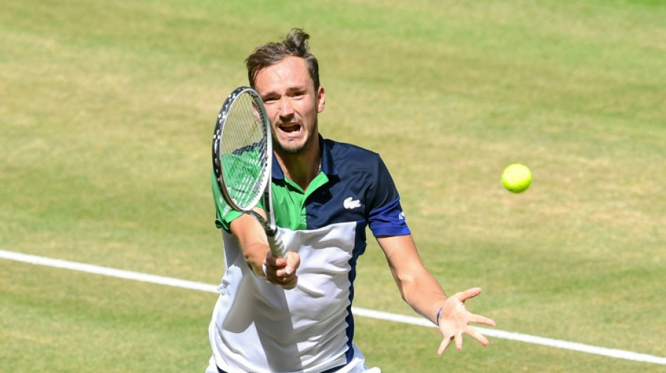 Medvedev beats Otte to reach Halle final