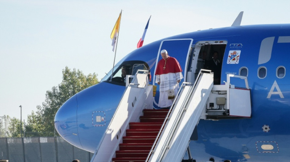 Le&atilde;o XIV chega &agrave; Fran&ccedil;a para primeira visita de um papa em 18 anos