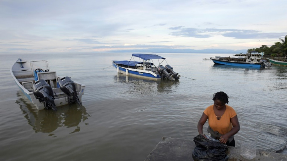 Unos 10.000 migrantes rumbo a EEUU est&aacute;n bloqueados en un puerto de Colombia