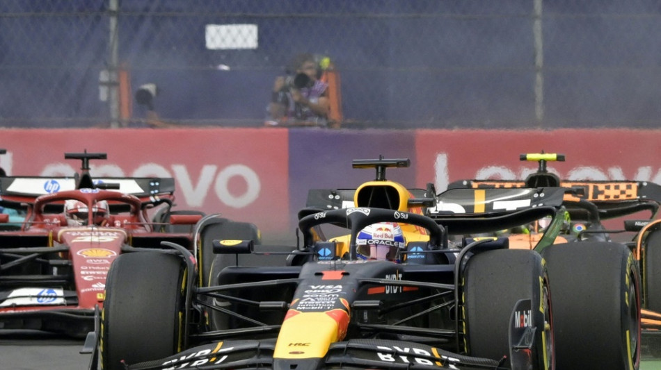 Sainz siegt in Mexiko - Monsterstrafe f&uuml;r Verstappen