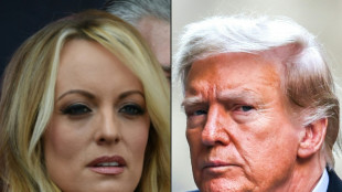 Ex-atriz pornô Stormy Daniels conta detalhes de suposto encontro sexual com Trump
