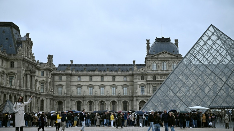 Louvre: la police aux trousses des voleurs, la s&eacute;curit&eacute; des mus&eacute;es en cause