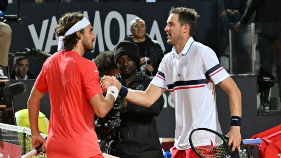 Chileno Nicol&aacute;s Jarry elimina Tsitsipas e vai &agrave; semifinal do Masters 1000 de Roma
