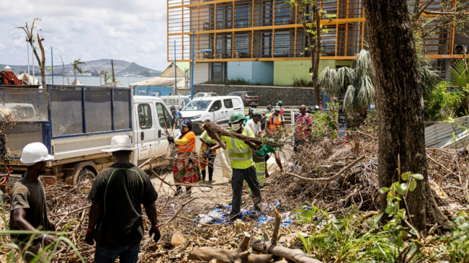 Mayotte: grand nettoyage dans les rues de Mamoudzou, &agrave; quelques heures de la visite de Bayrou
