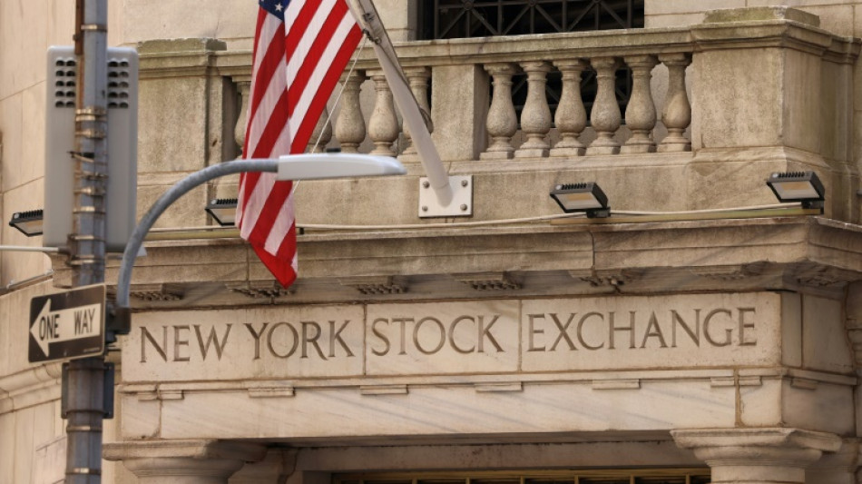 Wall Street finit en hausse, chasse aux bonnes affaires apr&egrave;s un mauvais d&eacute;part 