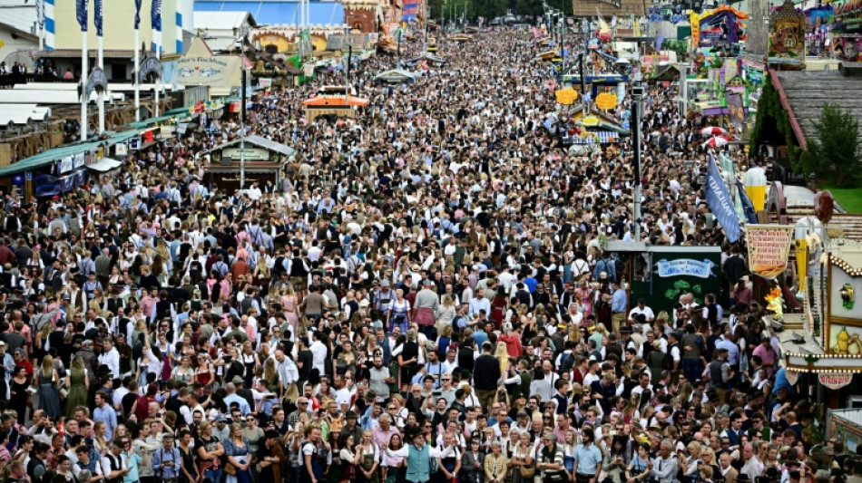 Halbzeitbilanz von Oktoberfest: 3,8 Millionen Besucher und 936 Polizeieins&auml;tze
