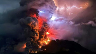 Tausende werden nach Vulkanausbrüchen in Indonesien evakuiert