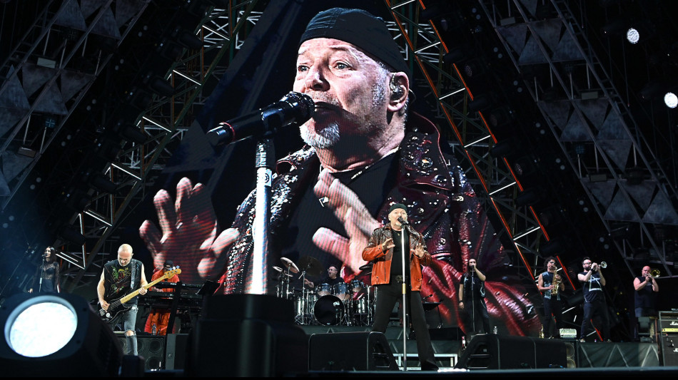 Vasco Rossi cita Taormina in post, sindaco lo invita per premio
