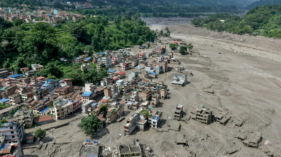 Pelo menos 180 mortos e mais de 1.300 desaparecidos ap&oacute;s avalanche entre Nepal e Tibete