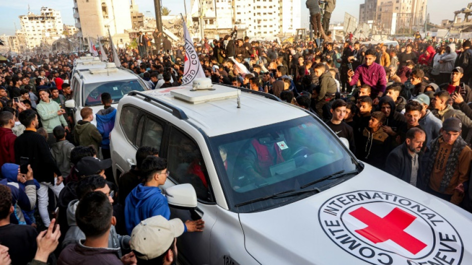 Drei israelische Geiseln im Gazastreifen an Rotes Kreuz &uuml;bergeben