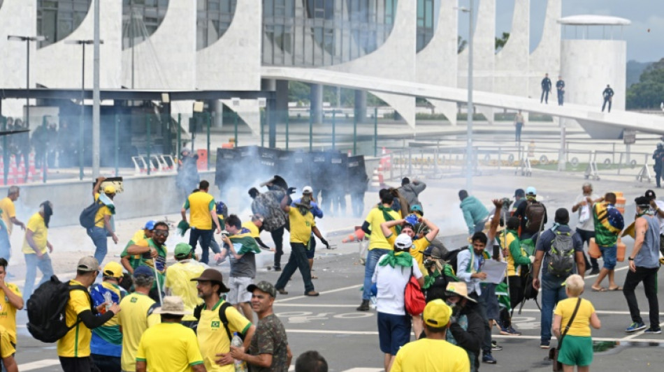 Br&eacute;sil: la police reprend le contr&ocirc;le des lieux de pouvoir envahis &agrave; Brasilia