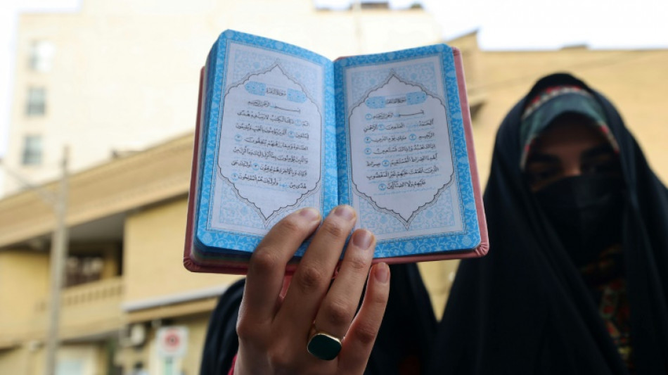 Ir&atilde; executa dois homens condenados por profanar o Alcor&atilde;o