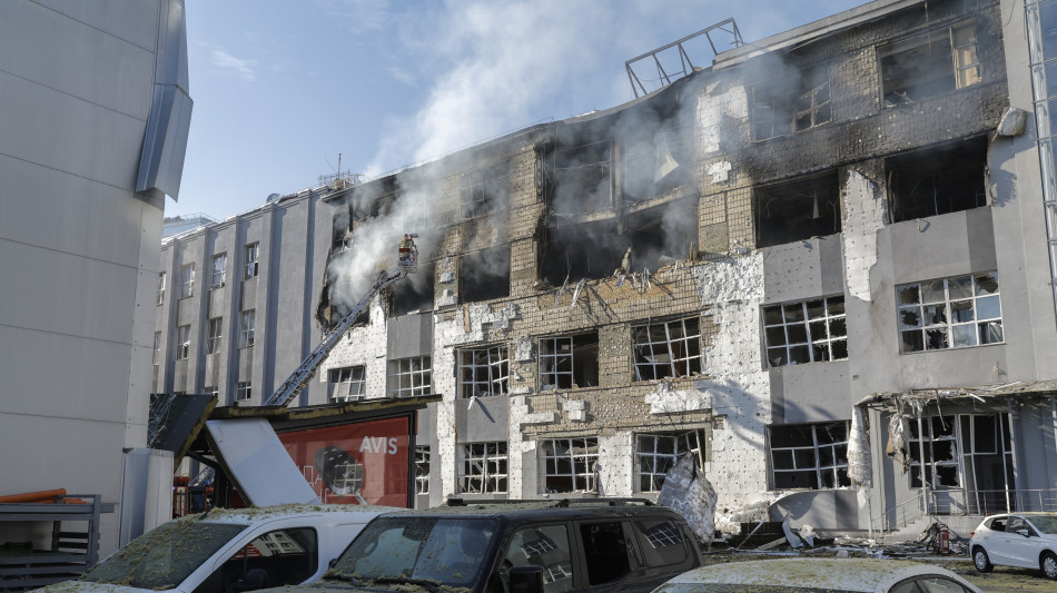 Kiev, 14 morti e 57 feriti in 24 ore per i raid russi