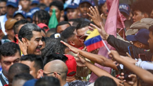 Maduro marcha com estudantes após nomear equipe de campanha na Venezuela