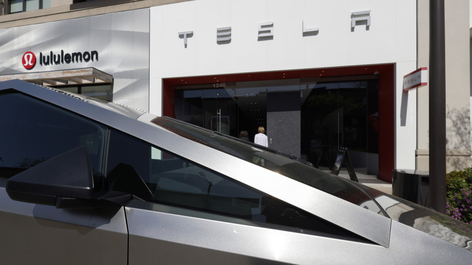 Tesla, vendite a picco in Europa, -36% a marzo