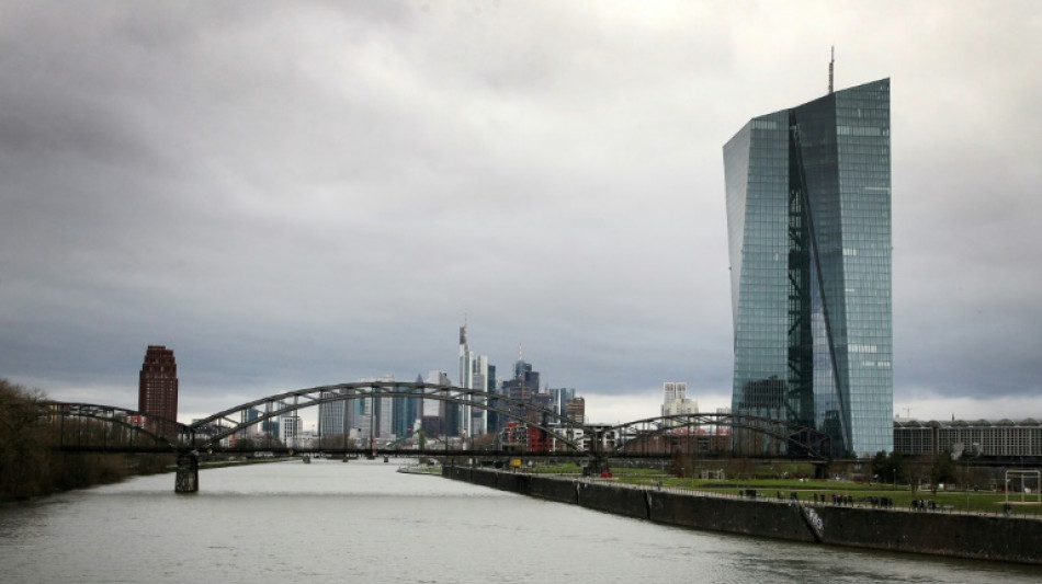 EZB hält an straffem Geldkurs fest und hebt Leitzinsen erneut um 0,5 
Punkte