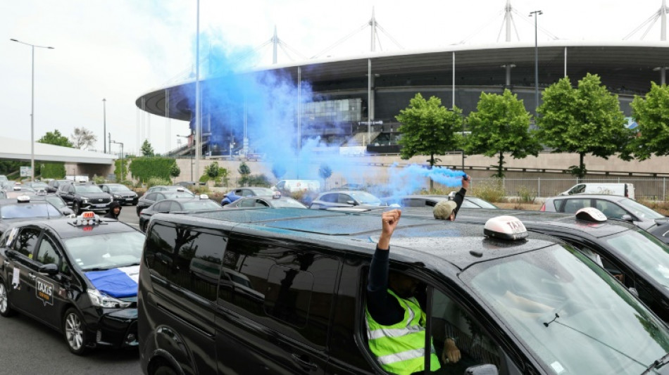 Transport des malades: les taxis re&ccedil;us au minist&egrave;re des Transports avec Bayrou pour trouver une issue au conflit
