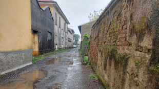 Picchia e violenta 14enne conosciuta sui social, arrestato