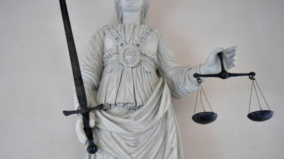 Faux conseillers bancaires: onze pr&eacute;venus jug&eacute;s pour un butin de 740.000 euros