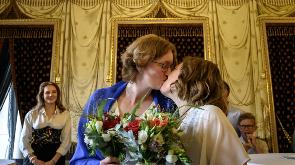 Erste gleichgeschlechtliche Paare  in der Schweiz schließen Homo-Ehe