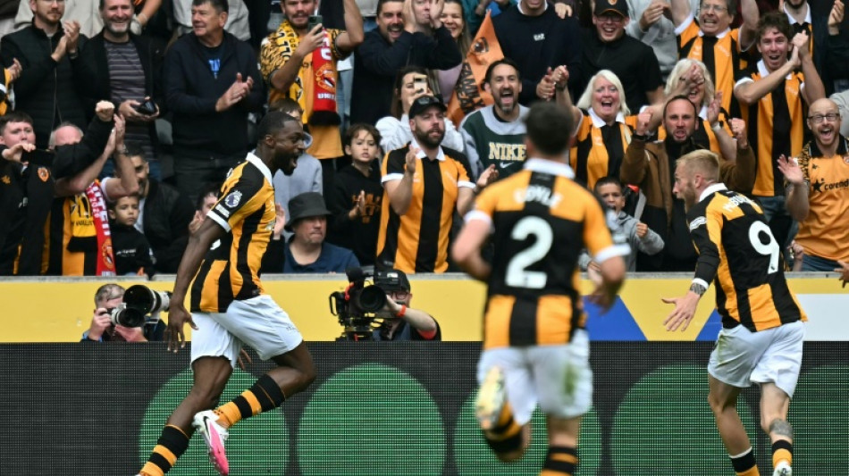 Man Utd humiliated by Hull in dismal start to Premier League season