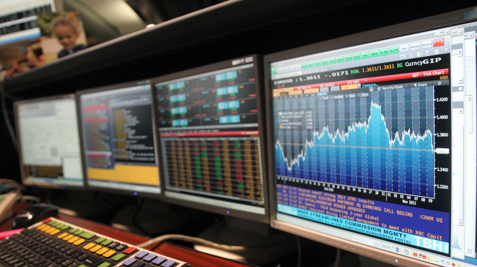 Borsa: Milano riduce il rialzo (+0,7%), corre Banca Generali