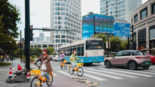 Borsa: Hong Kong positiva, Shanghai debole