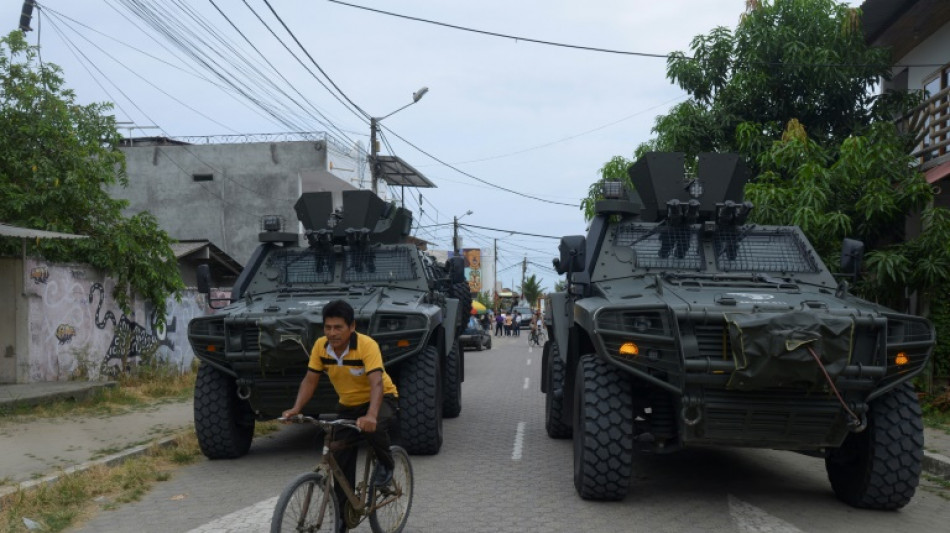 Ecuador da luz verde a la extradici&oacute;n en un referendo marcado por la violencia