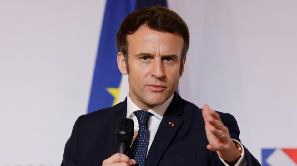 Retraite: Macron propose report progressif à 65 ans, montant minimum et suppression de régimes spéciaux, annonce Attal