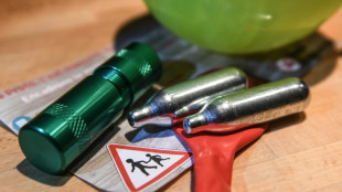 Desmantelan una red de tr&aacute;fico de "gas de la risa" y de cigarrillos en Espa&ntilde;a