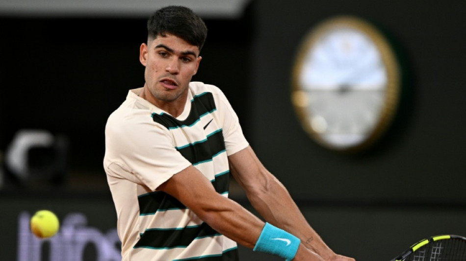 Alcaraz, Swiatek and Sabalenka reach French Open third round