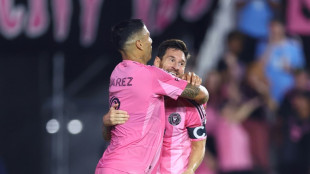 'Adoraria me aposentar com Messi', diz Su&aacute;rez