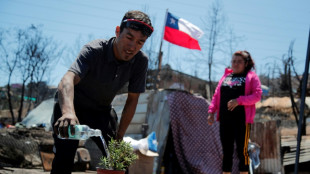 Chilenos rearman sus hogares en los mismos barrios consumidos por incendios 
