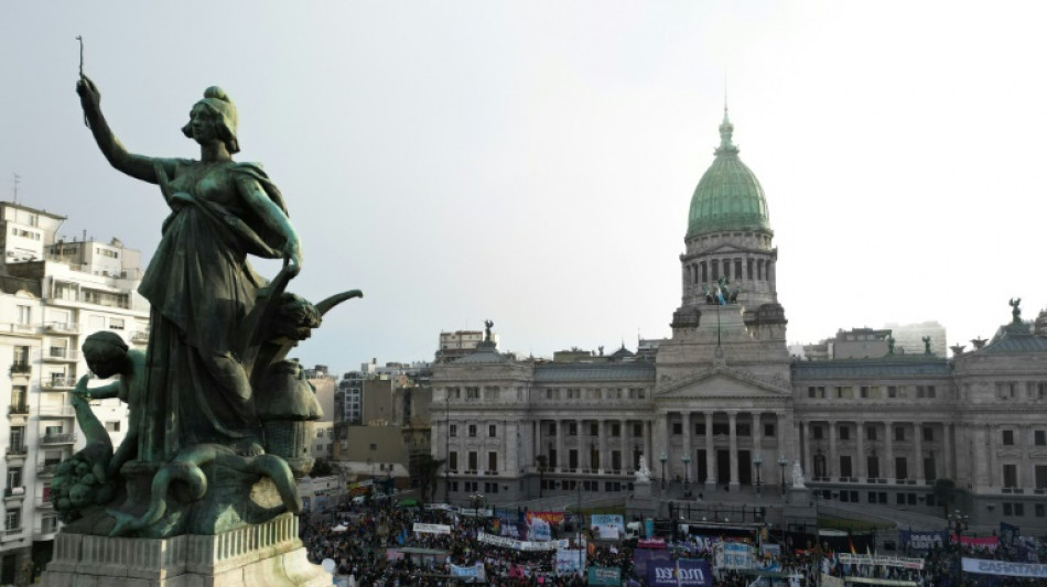 Tausende bei jährlichem Marsch gegen Gewalt gegen Frauen in Argentinien