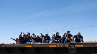 México endurece medidas para evitar passagem de migrantes em trens de carga