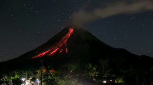 Un volcán entra en erupción en el oeste de Indonesia
