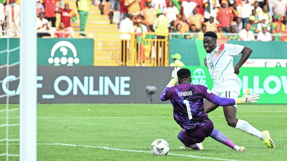 Guin&eacute; segura empate contra Camar&otilde;es na estreia na Copa Africana; Senegal vence G&acirc;mbia