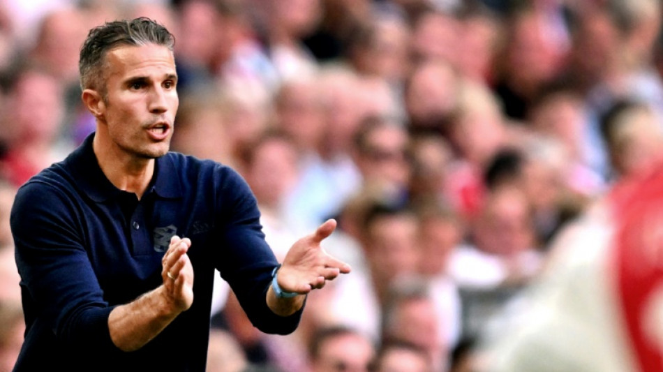 Robin van Persie &eacute; o novo treinador do Feyenoord